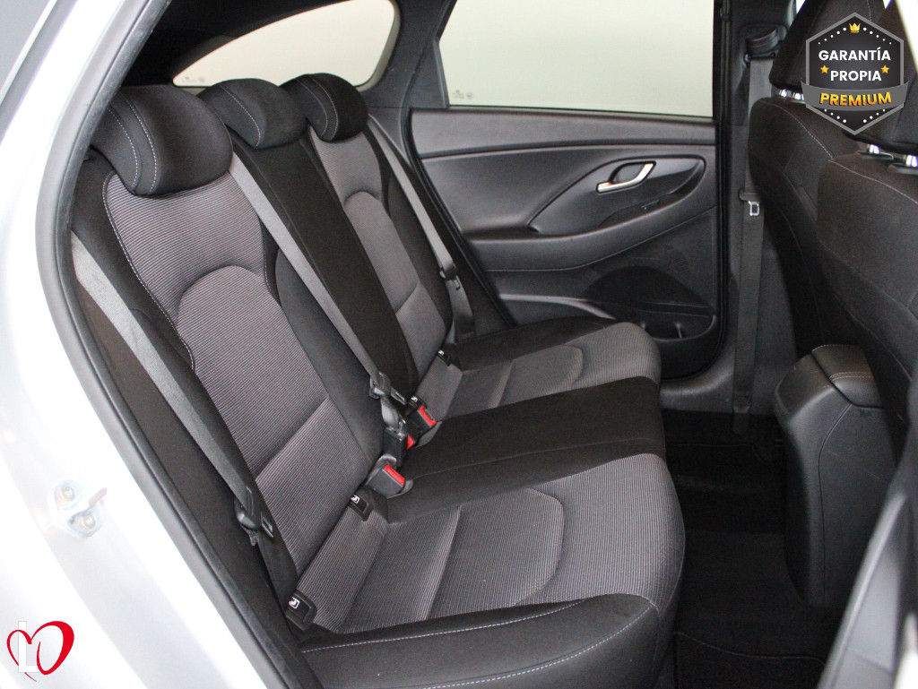 HYUNDAI i30 SW 1.6 CRDI CW KLASS 6 VEL 115 de segunda mano