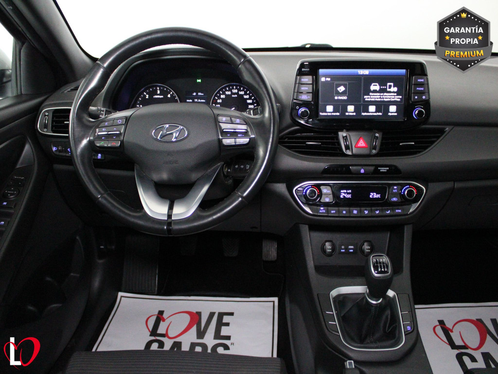 HYUNDAI i30 SW 1.6 CRDI CW KLASS 6 VEL 115 de segunda mano