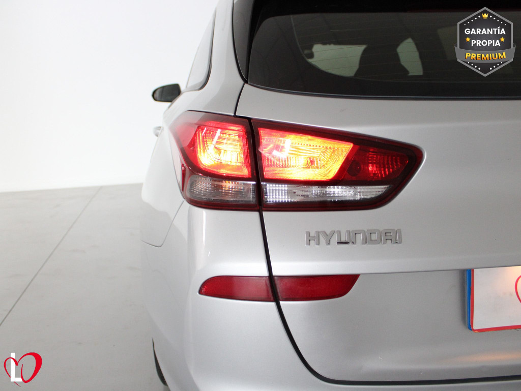 HYUNDAI i30 SW 1.6 CRDI CW KLASS 6 VEL 115 de segunda mano
