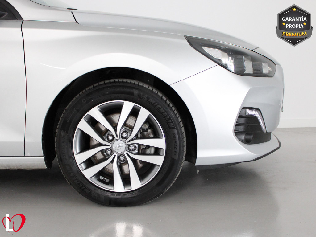 HYUNDAI i30 SW 1.6 CRDI CW KLASS 6 VEL 115 de segunda mano