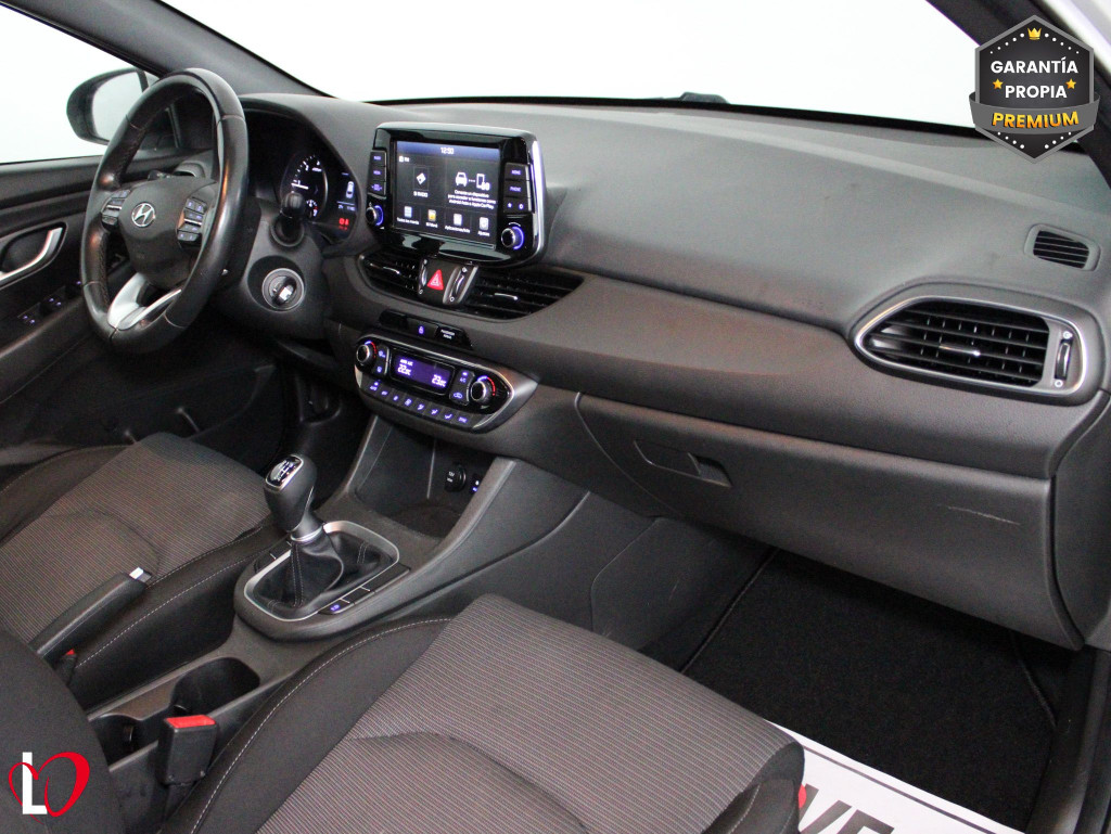 HYUNDAI i30 SW 1.6 CRDI CW KLASS 6 VEL 115 de segunda mano