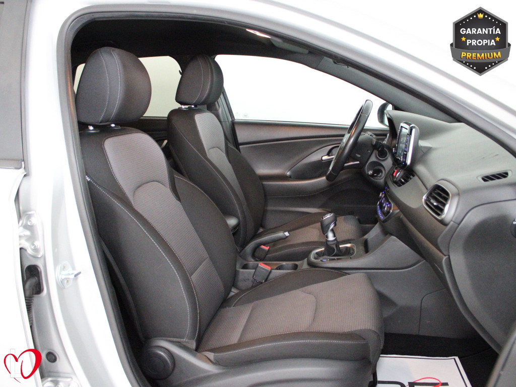 HYUNDAI i30 SW 1.6 CRDI CW KLASS 6 VEL 115 de segunda mano