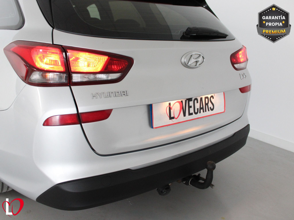 HYUNDAI i30 SW 1.6 CRDI CW KLASS 6 VEL 115 de segunda mano
