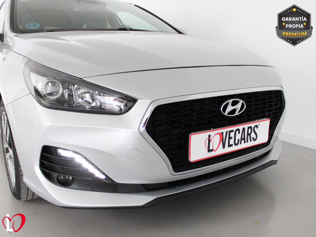 HYUNDAI i30 SW 1.6 CRDI CW KLASS 6 VEL 115 de segunda mano