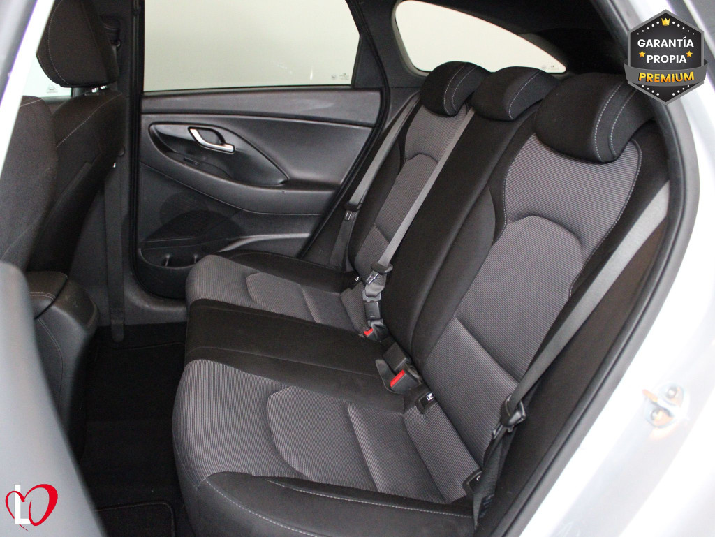 HYUNDAI i30 SW 1.6 CRDI CW KLASS 6 VEL 115 de segunda mano