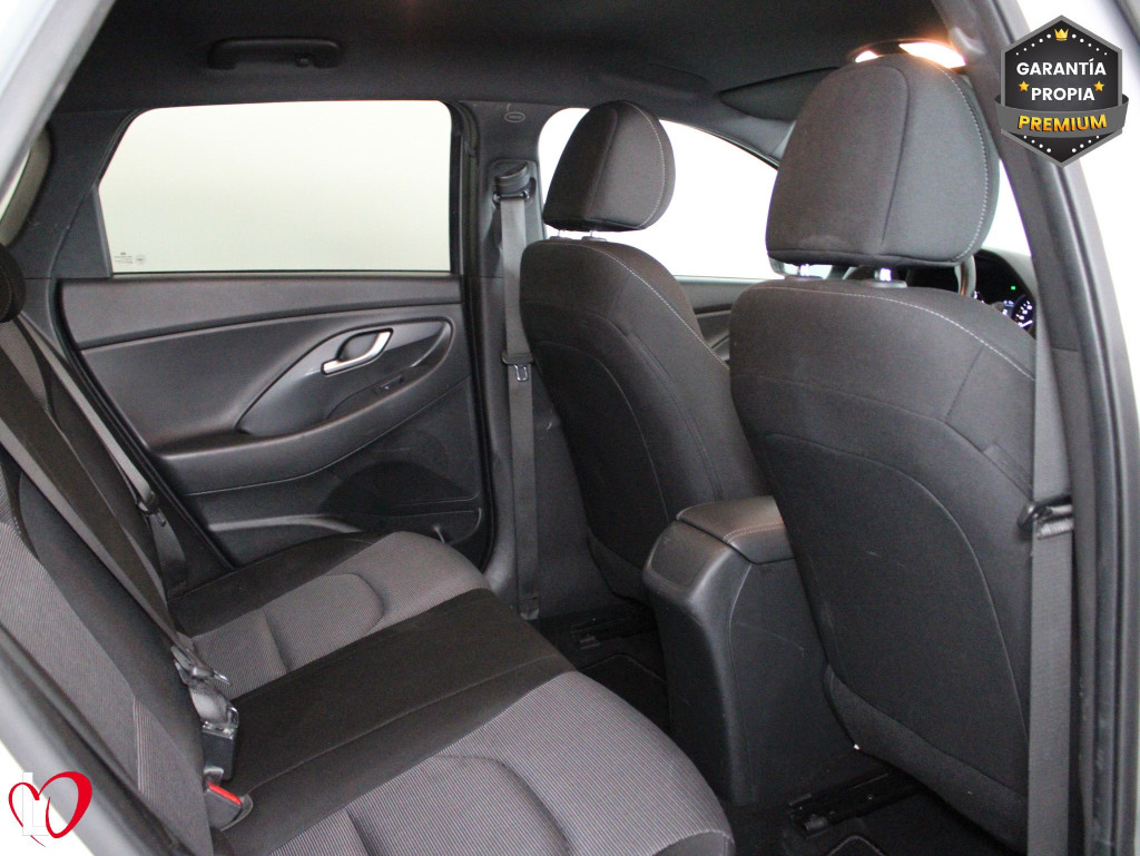 HYUNDAI i30 SW 1.6 CRDI CW KLASS 6 VEL 115 de segunda mano