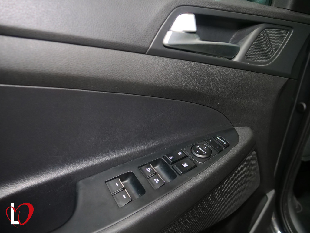 HYUNDAI TUCSON 1.6 CRDI DCT-7 HYBRID 48V 136 de segunda mano