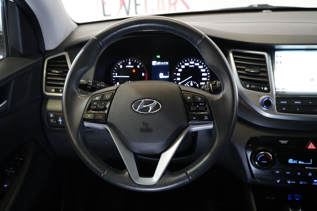 HYUNDAI TUCSON 1.7 CRDI AUTOM. CREATIVE TECHO 141 de segunda mano