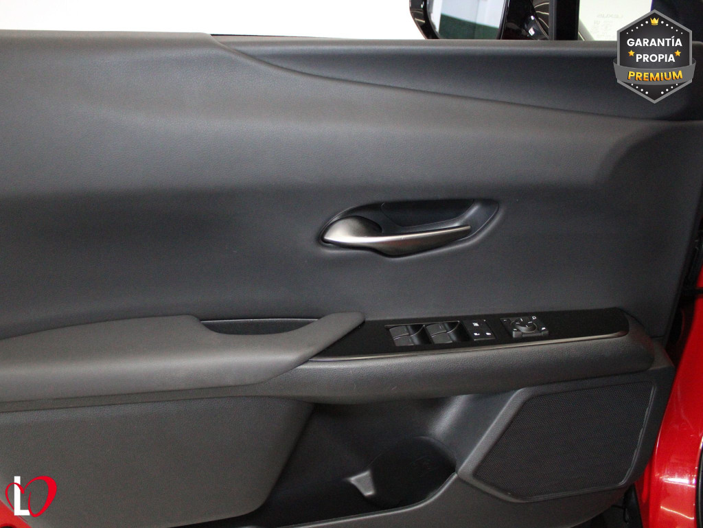 LEXUS UX 2.0 250H BUSINESS 184 de segunda mano