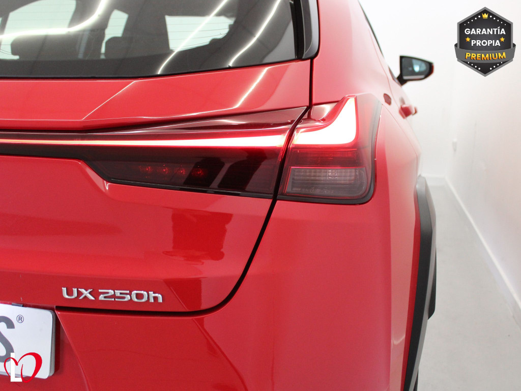 LEXUS UX 2.0 250H BUSINESS 184 de segunda mano