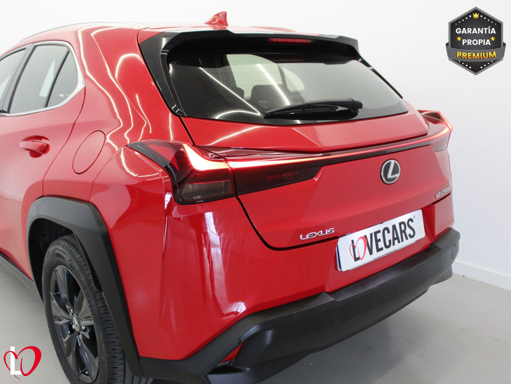 LEXUS UX 2.0 250H BUSINESS 184 de segunda mano