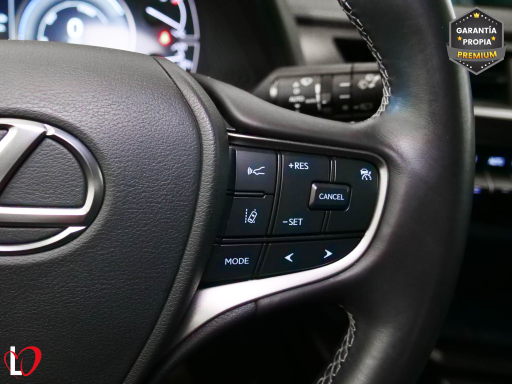 LEXUS UX 250H HYBRID 2WD 184 de segunda mano