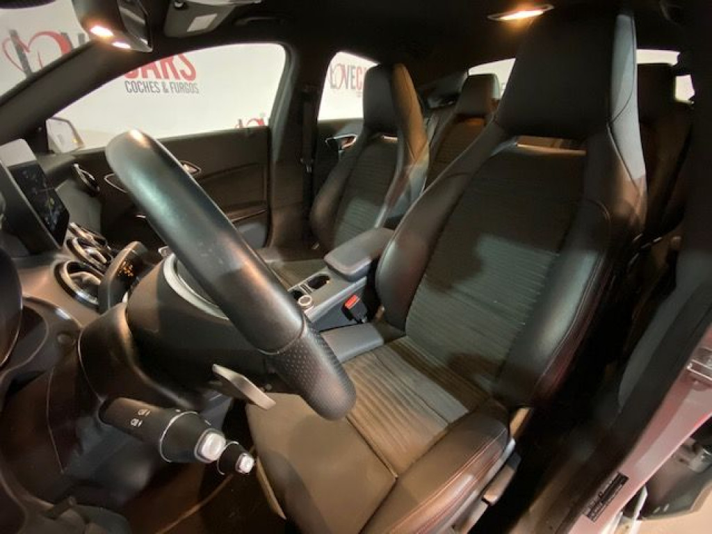 MERCEDES CLA 200 D AUTOM. AMG 136CV de segunda mano