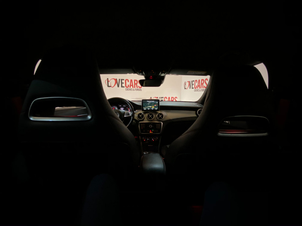 MERCEDES CLA 200 D AUTOM. SHOOTING BRAKE AMG LINE 136 de segunda mano