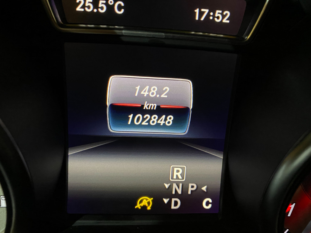 MERCEDES CLA 200 D AUTOM. SHOOTING BRAKE AMG LINE 136 de segunda mano