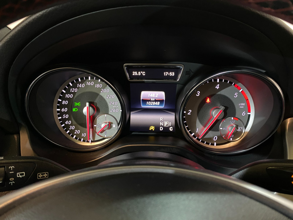 MERCEDES CLA 200 D AUTOM. SHOOTING BRAKE AMG LINE 136 de segunda mano