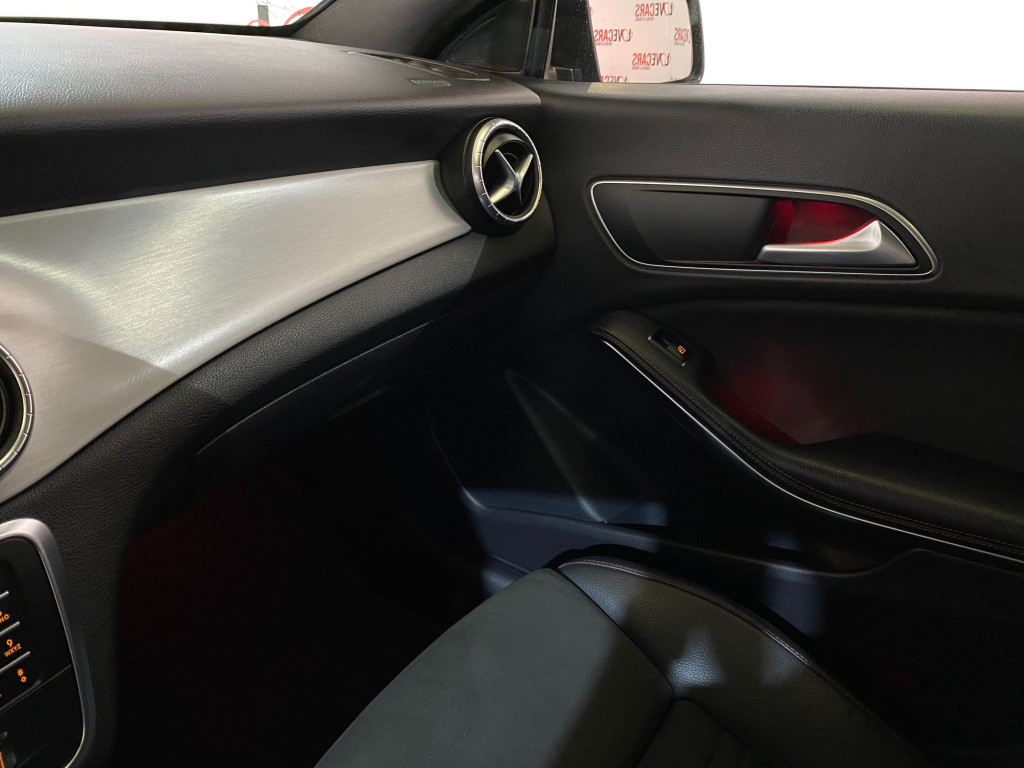 MERCEDES CLA 200 D AUTOM. SHOOTING BRAKE AMG LINE 136 de segunda mano