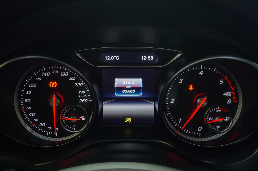MERCEDES CLA 200 D BUSINESS EDITION 136 de segunda mano