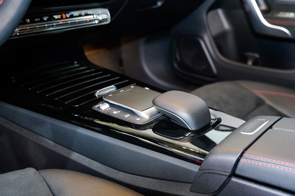 MERCEDES CLA COUPE 200 D AMG DCT 150 de segunda mano