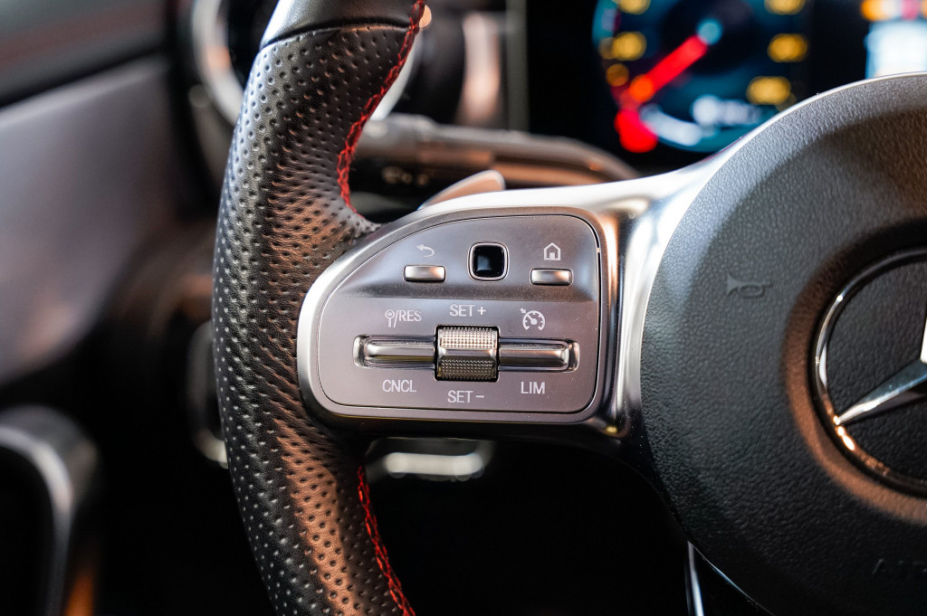 MERCEDES CLA COUPE 200 D AMG DCT 150 de segunda mano