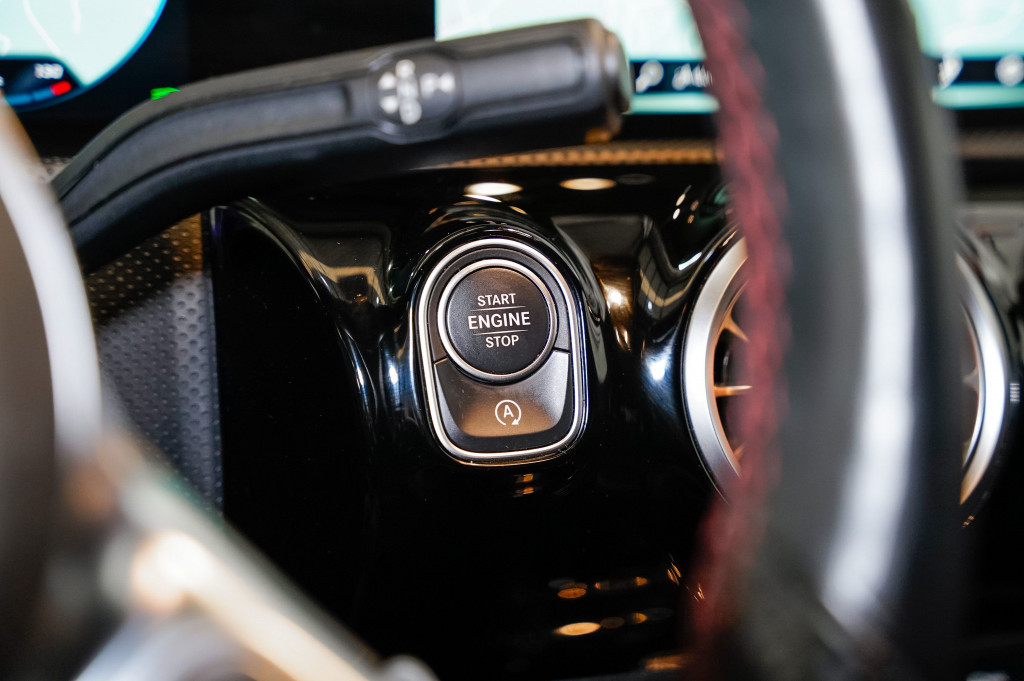 MERCEDES CLA COUPE 200 D AMG DCT 150 de segunda mano