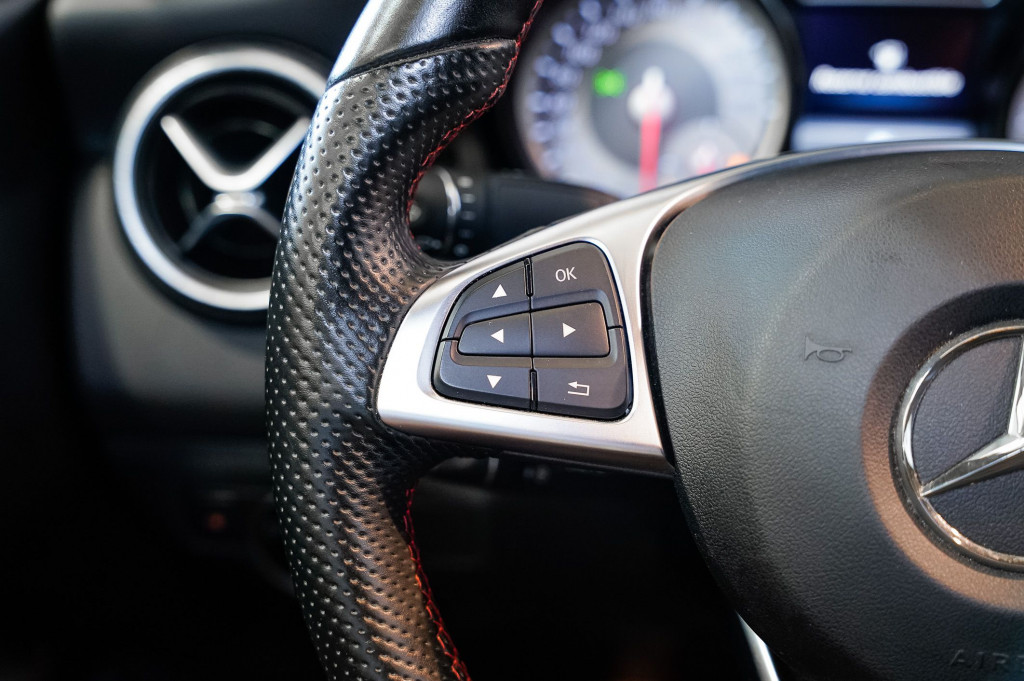 MERCEDES CLA COUPE 200 D COUPE AMG 136 de segunda mano