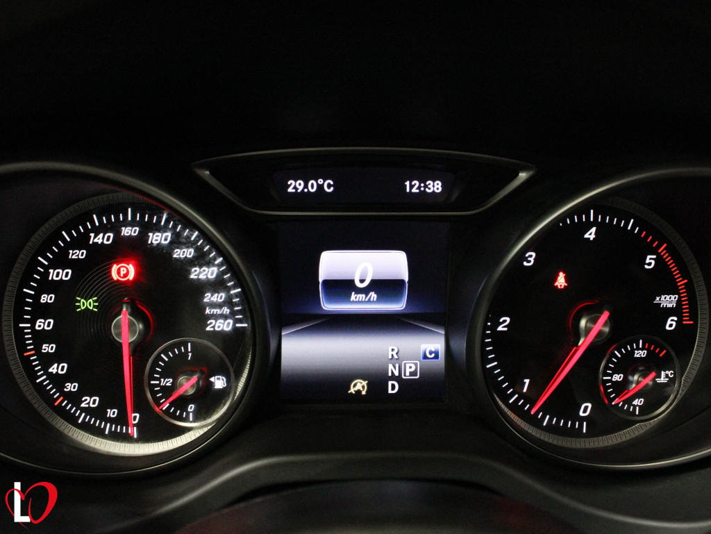 MERCEDES CLA SHOOTING BRAKE CLA 220 D AUTOMÁTICO AMG 177 de segunda mano