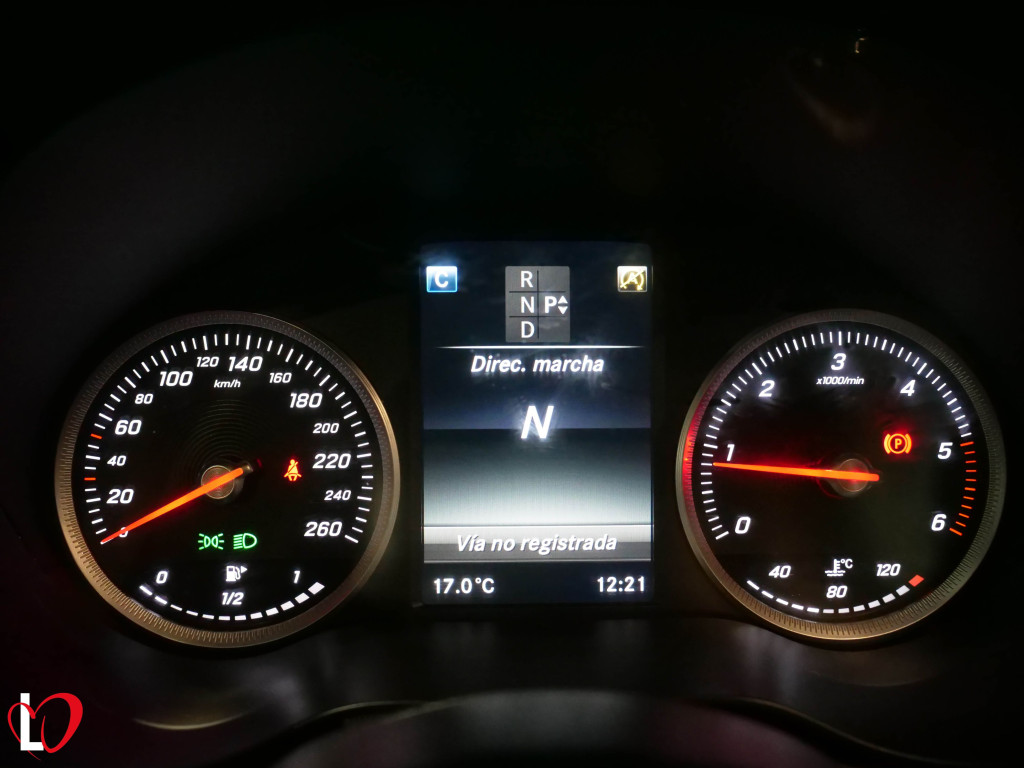 MERCEDES CLASE 200 D AUTO. BUSINESS 136 de segunda mano