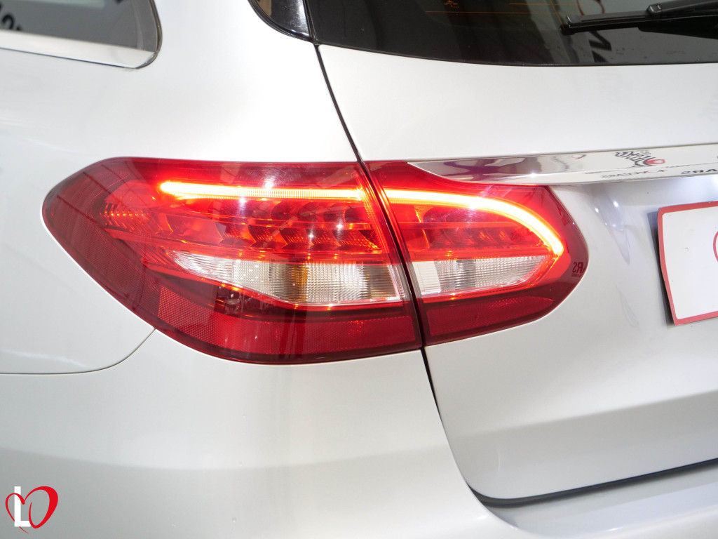 MERCEDES CLASE 200 D AUTO. BUSINESS 136 de segunda mano