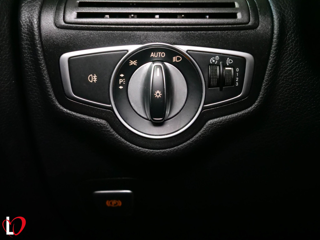 MERCEDES CLASE 200 D AUTO. BUSINESS 136 de segunda mano