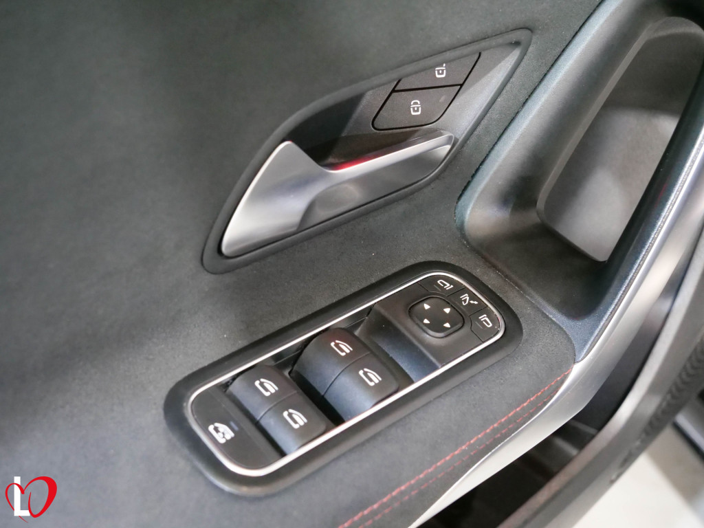 MERCEDES CLASE A 180 D 7G-DCT AMG 116 de segunda mano
