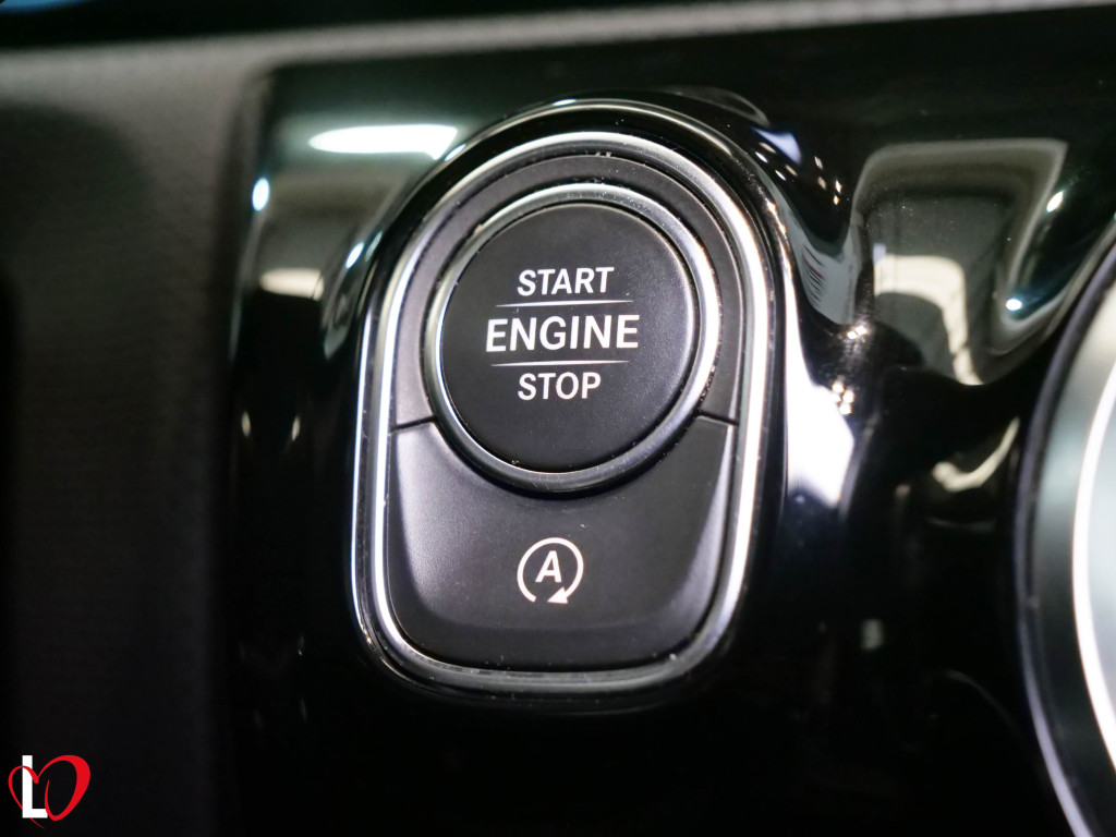 MERCEDES CLASE A 180 D 7G-DCT AMG 116 de segunda mano