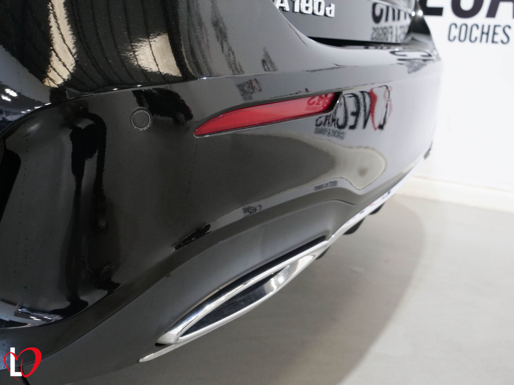 MERCEDES CLASE A 180 D 7G-DCT AMG 116 de segunda mano