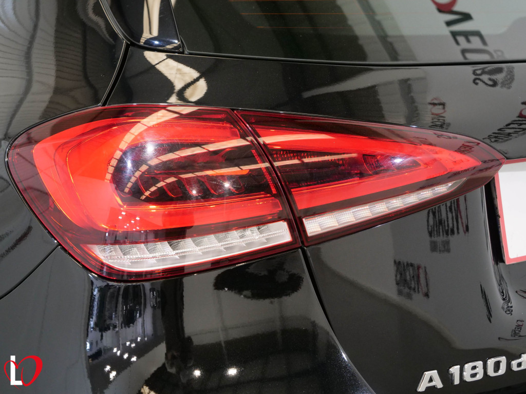 MERCEDES CLASE A 180 D 7G-DCT AMG 116 de segunda mano
