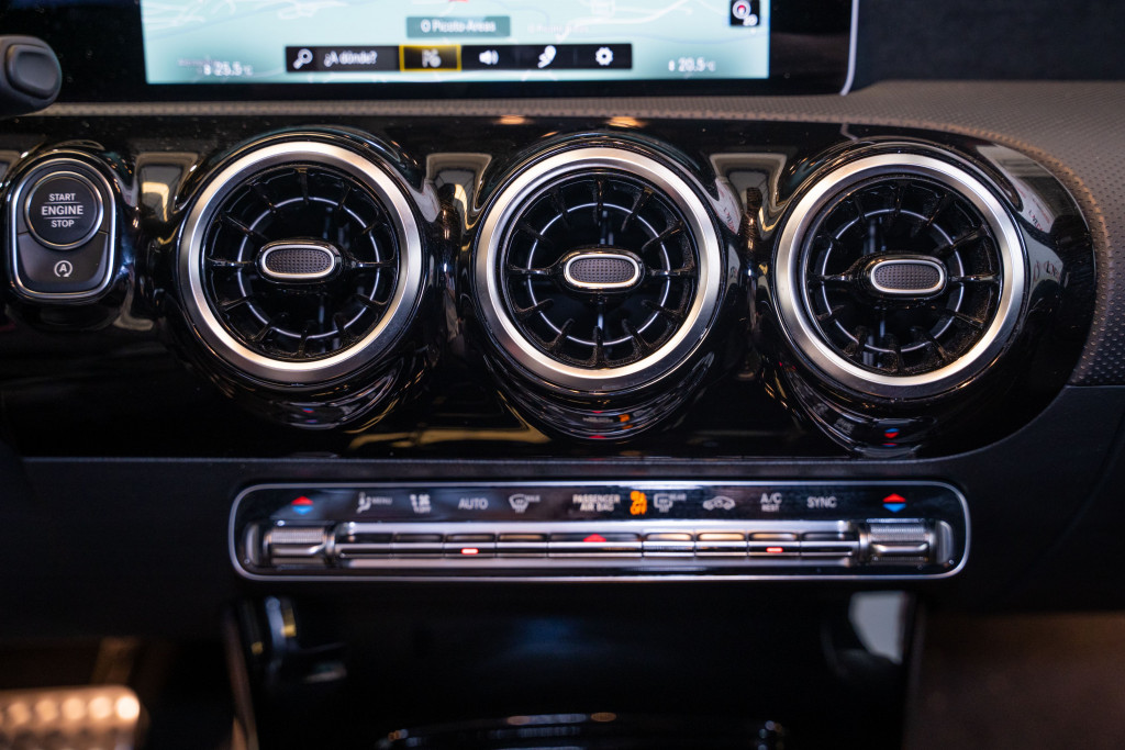 MERCEDES CLASE A 180D AMG de segunda mano