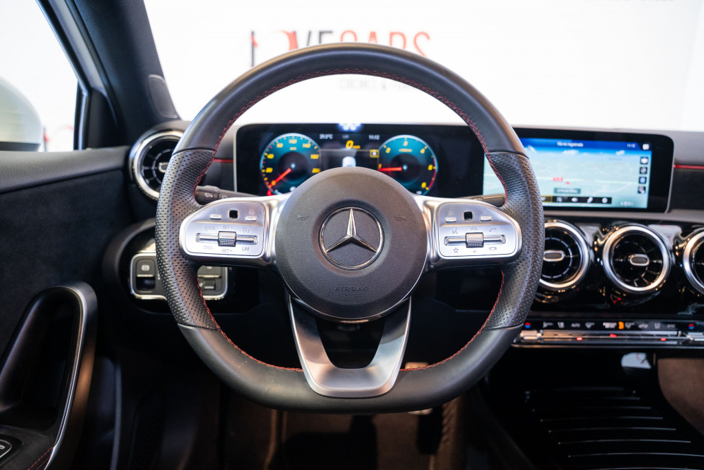 MERCEDES CLASE A 180D AMG de segunda mano