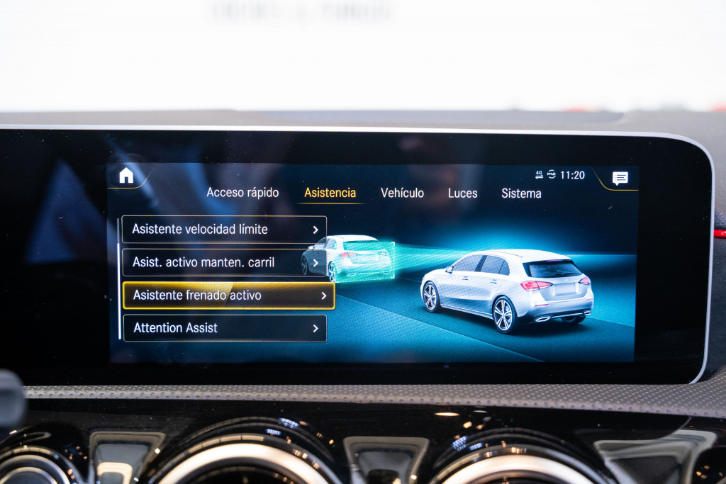 MERCEDES CLASE A 180D AMG de segunda mano