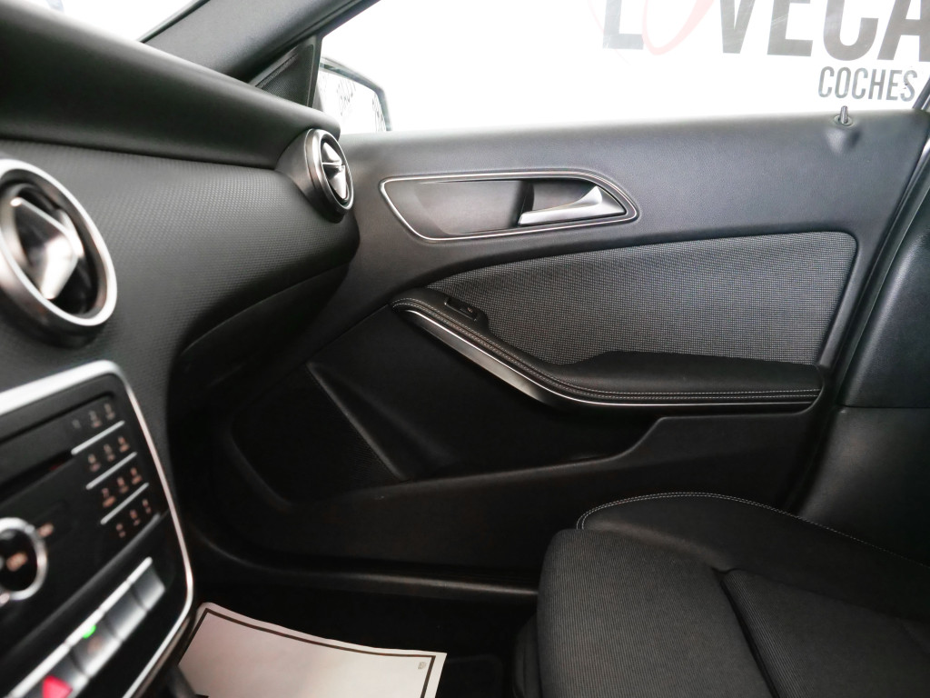 MERCEDES CLASE A 200 D AMG 136 de segunda mano