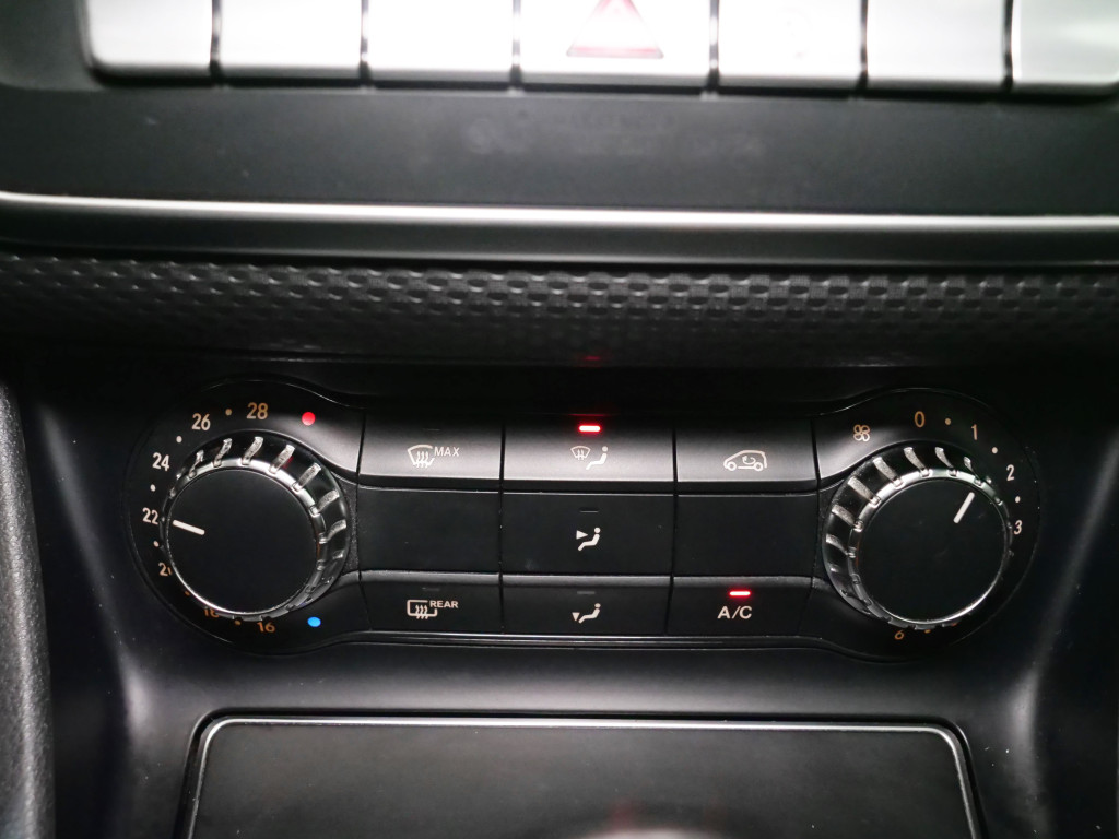 MERCEDES CLASE A 200 D AMG 136 de segunda mano