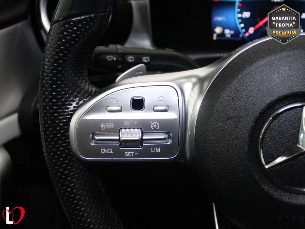 MERCEDES CLASE A 200 D AMG Line + PAQUETE ADVANTAGE 150 de segunda mano