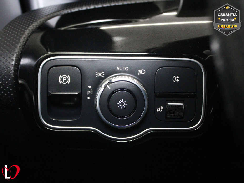 MERCEDES CLASE A 200 D AMG Line + PAQUETE ADVANTAGE 150 de segunda mano