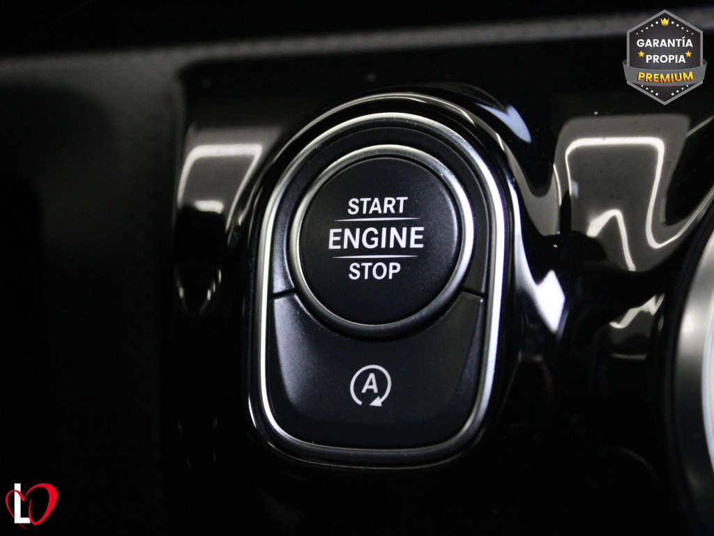 MERCEDES CLASE A 200 D AMG Line + PAQUETE ADVANTAGE 150 de segunda mano