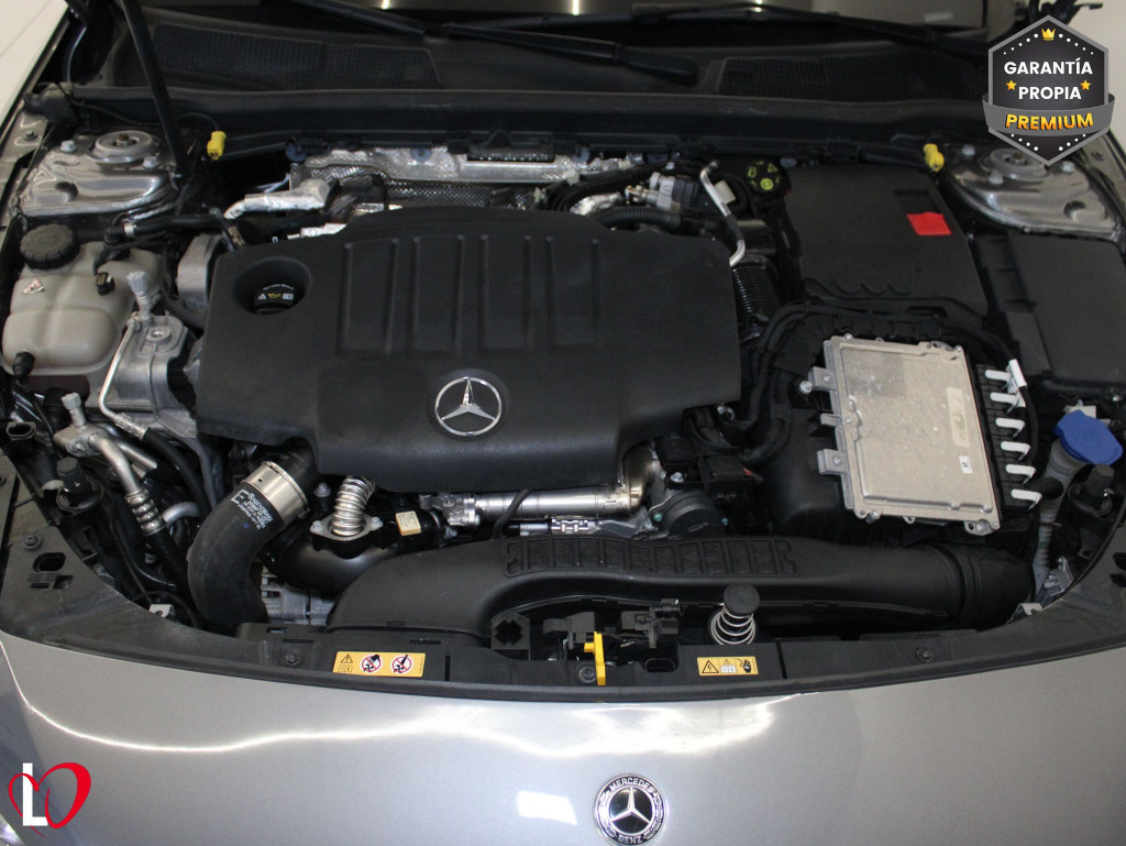 MERCEDES CLASE A 200 D AMG Line + PAQUETE ADVANTAGE 150 de segunda mano