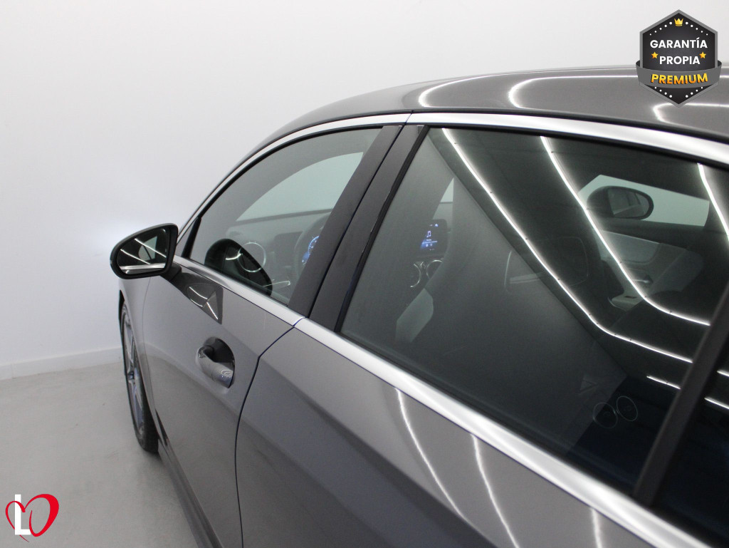 MERCEDES CLASE A 200 D AMG Line + PAQUETE ADVANTAGE 150 de segunda mano