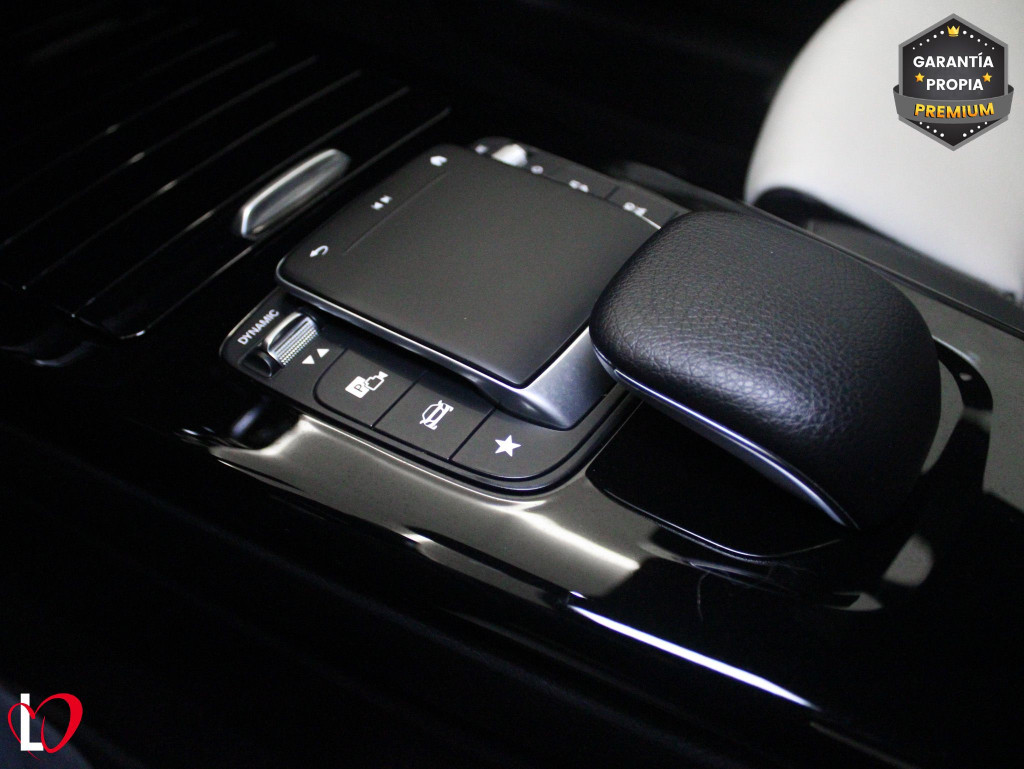 MERCEDES CLASE A 200 D AMG Line + PAQUETE ADVANTAGE 150 de segunda mano