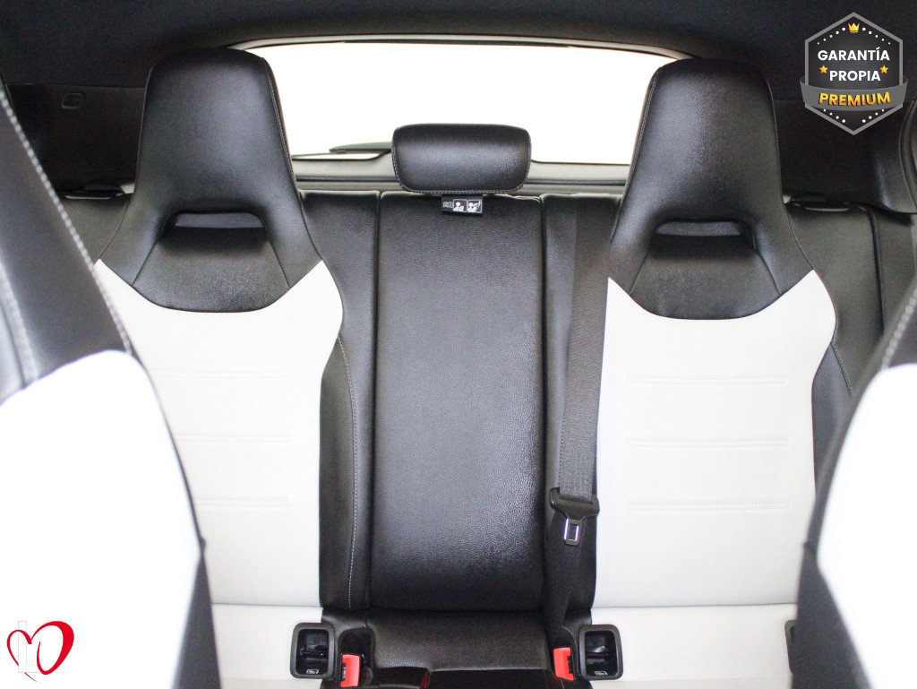 MERCEDES CLASE A 200 D AMG Line + PAQUETE ADVANTAGE 150 de segunda mano