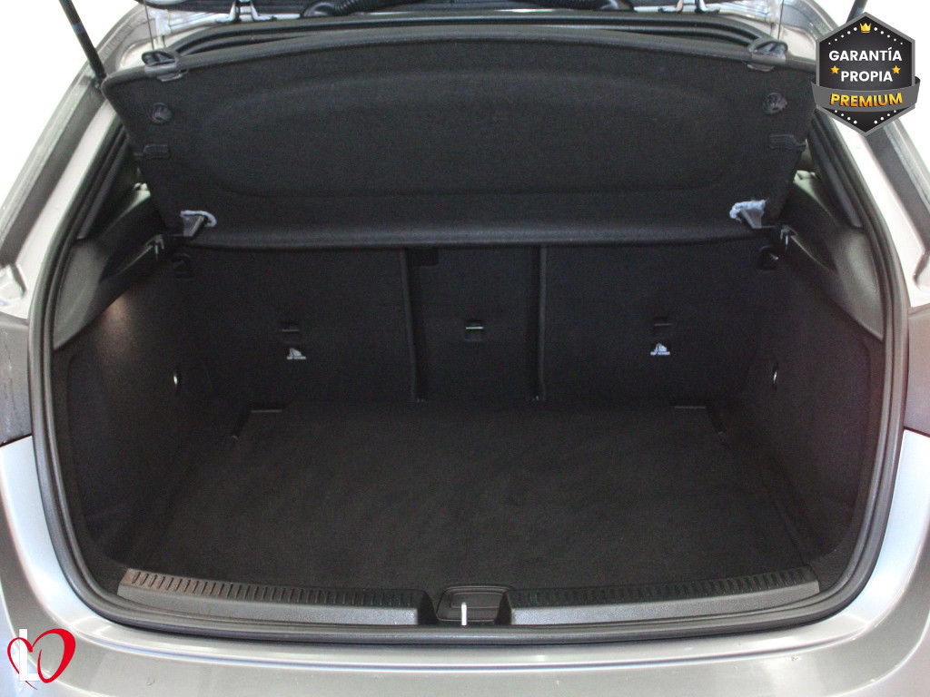 MERCEDES CLASE A 200 D AMG Line + PAQUETE ADVANTAGE 150 de segunda mano