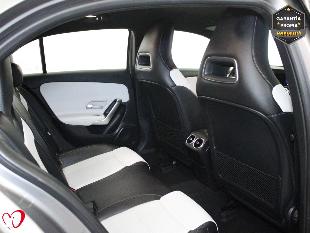 MERCEDES CLASE A 200 D AMG Line + PAQUETE ADVANTAGE 150 de segunda mano