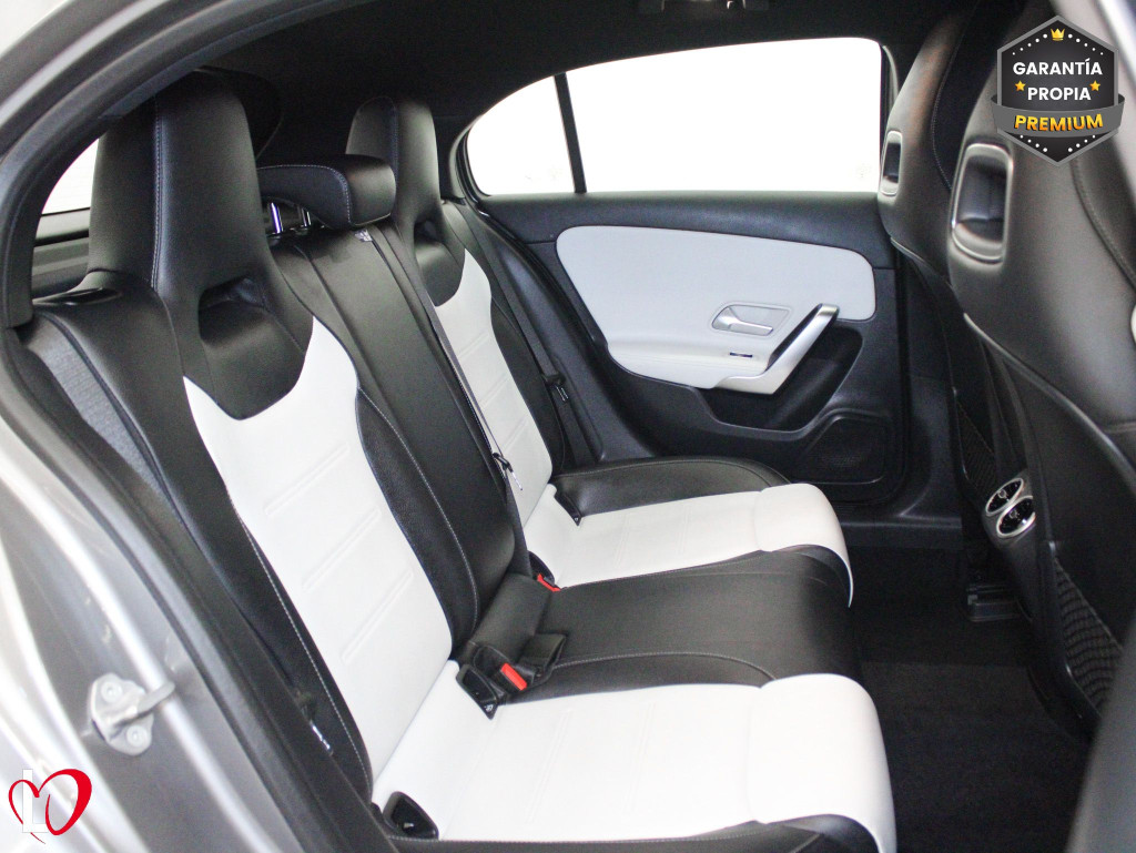 MERCEDES CLASE A 200 D AMG Line + PAQUETE ADVANTAGE 150 de segunda mano