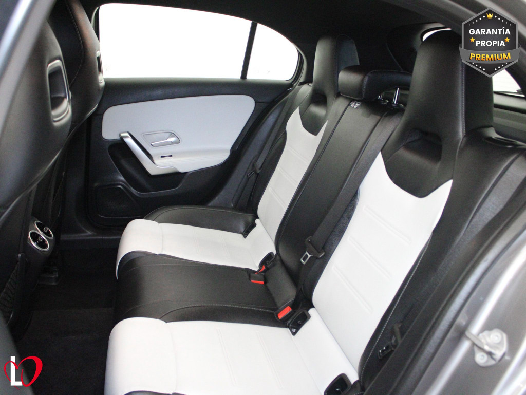 MERCEDES CLASE A 200 D AMG Line + PAQUETE ADVANTAGE 150 de segunda mano